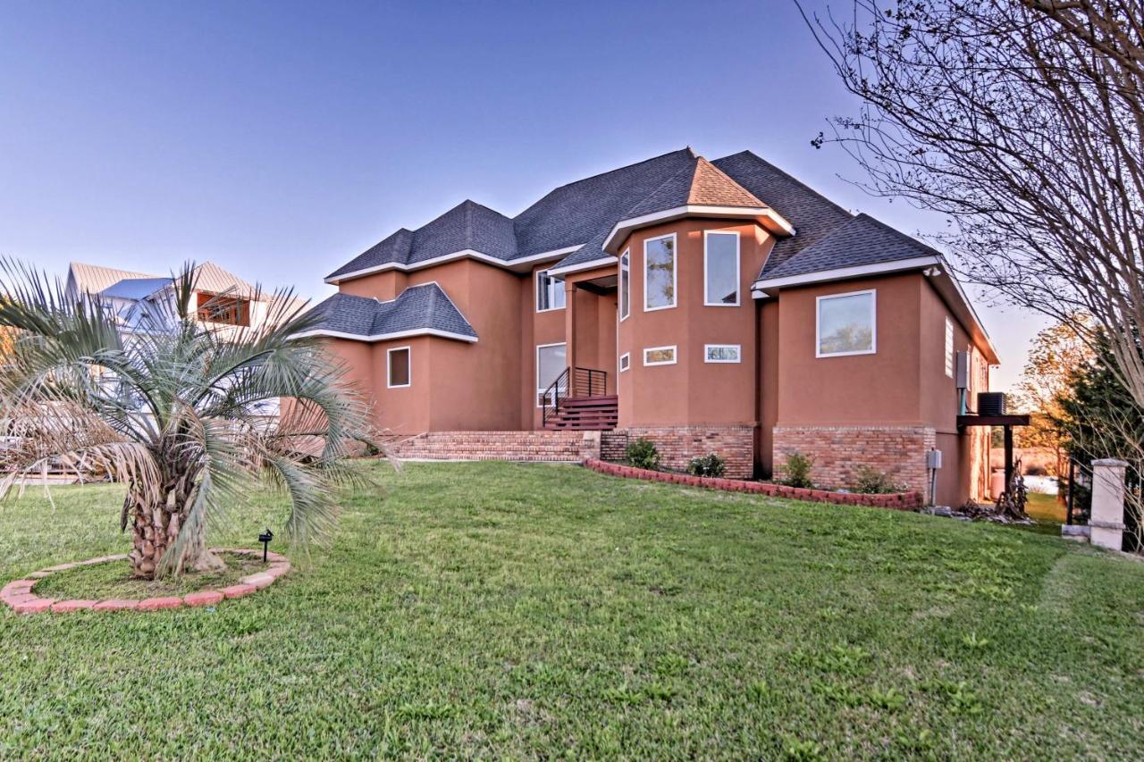 Gorgeous Ocean Springs Waterfront Home With Dock! Exterior photo